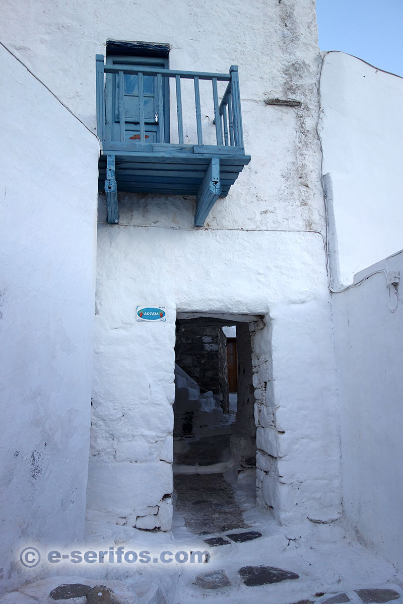 Paved alley in Chora