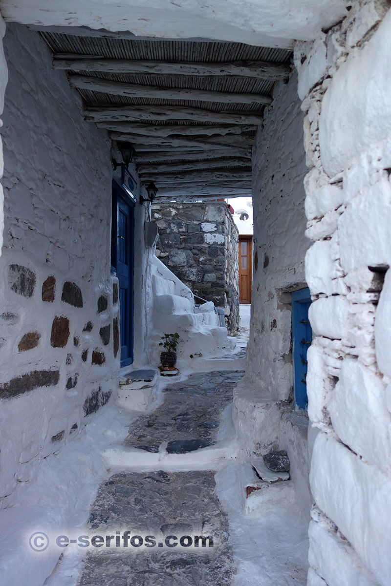 Paved alley with arch in Serifos